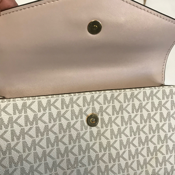 Michael Kors Signature Monogram Crossbody - Picture 4 of 7